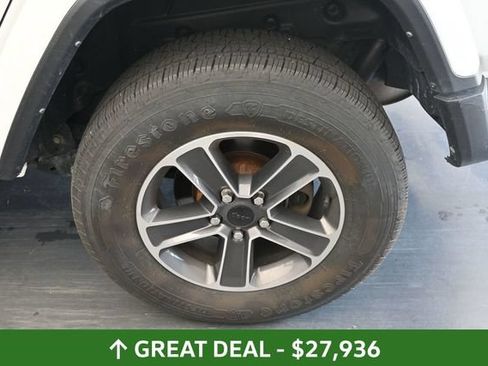 Used 2023 Jeep Wrangler Unlimited Sahara AWD/4WD image 13