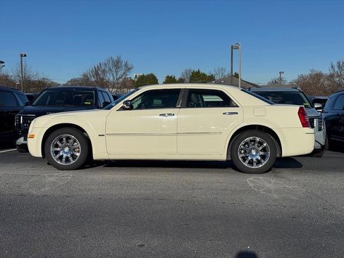 Used 2010 Chrysler 300 Touring image 6