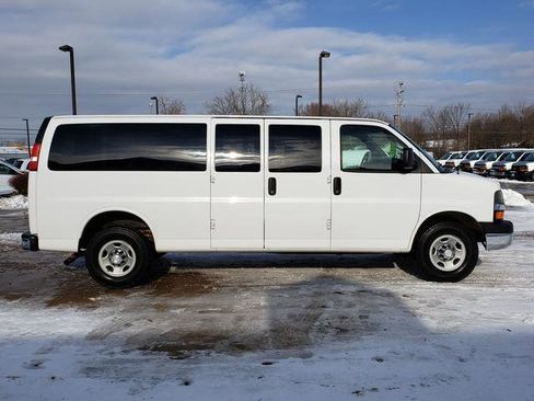Used 2017 Chevrolet Express 3500 LT w/ LT Preferred Equipment Group image 7