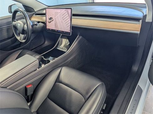 Used 2019 Tesla Model 3 Standard Range image 13