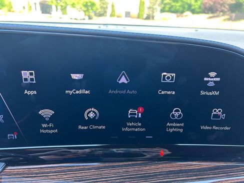 Used 2023 Cadillac Escalade Premium Luxury RWD image 30