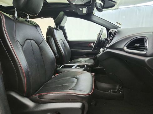 Used 2020 Chrysler Pacifica Limited FWD image 33
