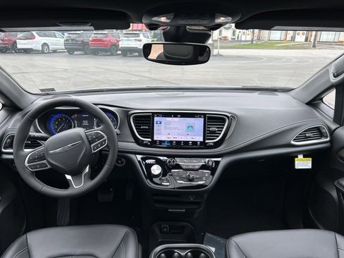 New 2026 Chrysler Pacifica Select AWD/4WD image 15