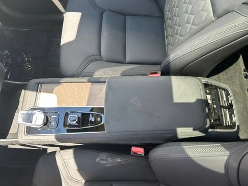 Certified 2025 Volvo XC90 B6 Plus AWD/4WD image 29