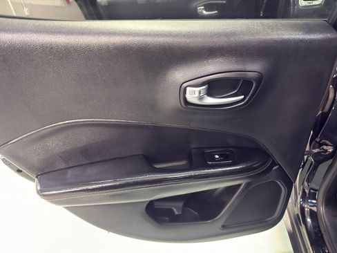 Used 2018 Jeep Compass Sport w/ Cold Weather Group AWD/4WD image 27