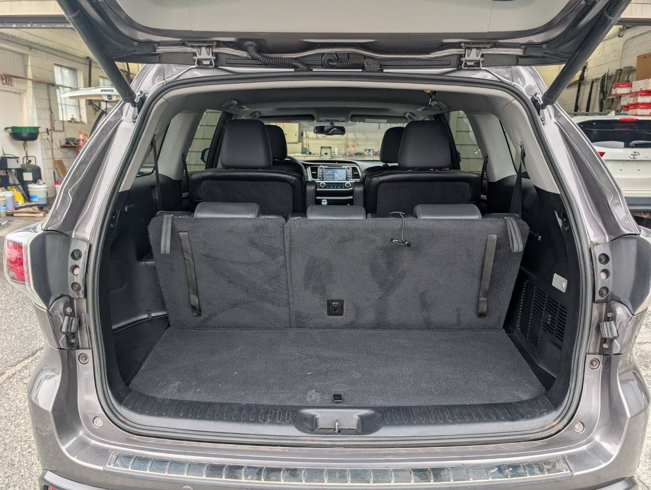 Used 2016 Toyota Highlander Limited FWD image 30