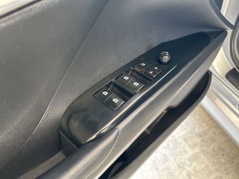 Used 2019 Toyota Camry LE image 31