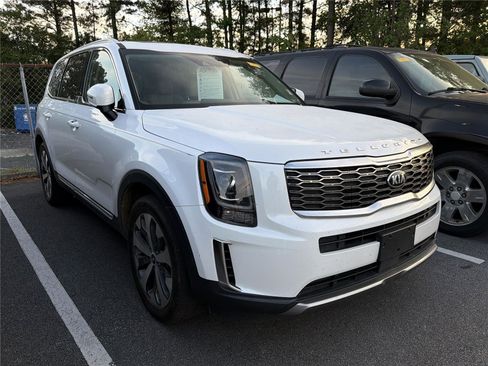 Used 2020 Kia Telluride EX w/ EX Premium Package FWD image 3