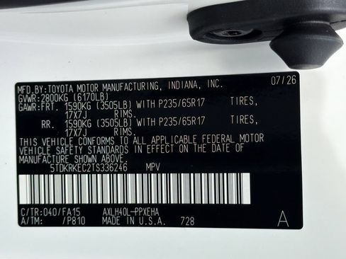 New 2026 Toyota Sienna LE FWD image 32