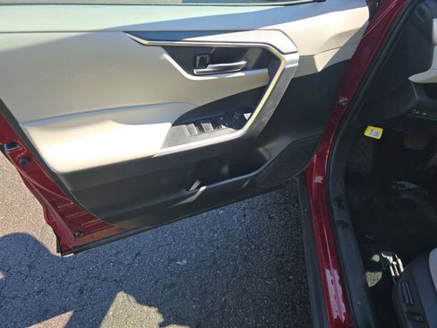 Used 2023 Toyota RAV4 XLE w/ Convenience Package image 10