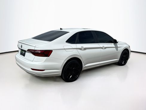 Used 2019 Volkswagen Jetta SE w/ Cold Weather Package FWD image 9