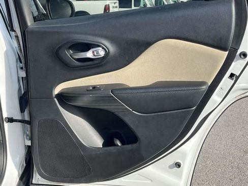 Used 2016 Jeep Cherokee Latitude image 22