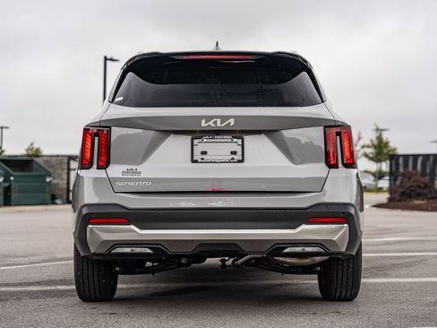 Used 2025 Kia Sorento S w/ Panoramic Sunroof Package FWD image 6