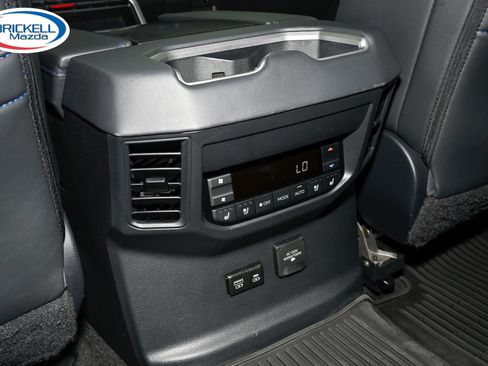 Used 2024 Toyota Sequoia Platinum AWD/4WD image 22