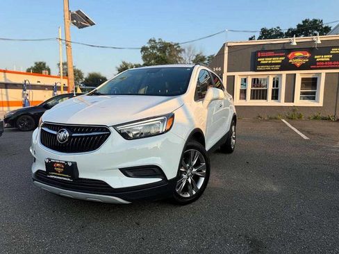 Used 2021 Buick Encore Preferred w/ Safety Package image 3