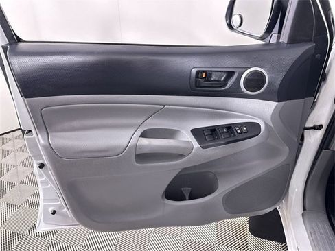 Used 2013 Toyota Tacoma PreRunner w/ SR5 Pkg image 23