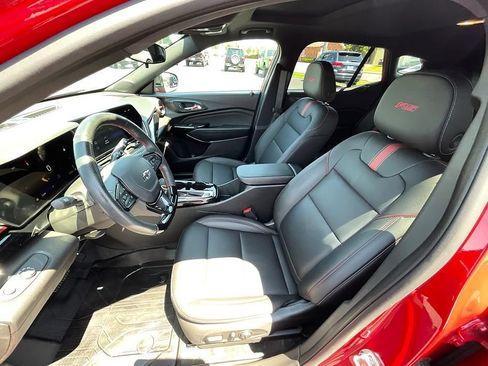 Used 2026 Chevrolet Trax RS w/ Sunroof Package FWD image 4