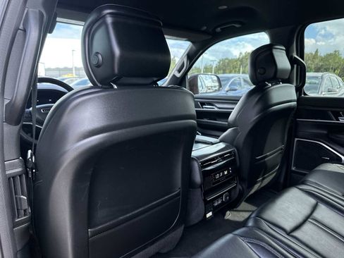 Used 2023 Jeep Wagoneer Series II image 16