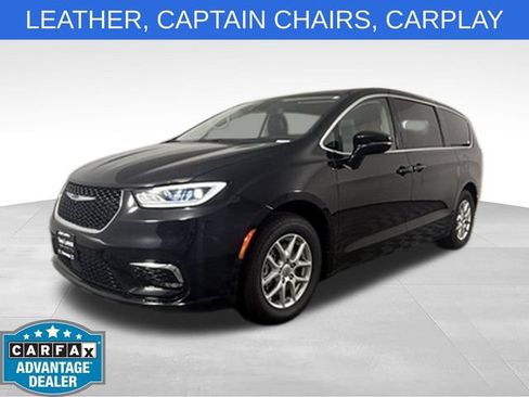 Used 2024 Chrysler Pacifica Touring-L FWD image 8