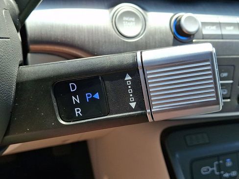 Used 2024 Hyundai Kona Limited AWD/4WD image 17