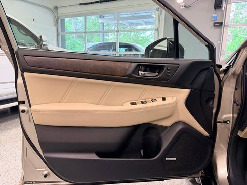 Used 2018 Subaru Outback 2.5i Limited AWD/4WD image 16