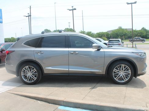 Used 2023 Acura MDX SH-AWD w/ Advance Package image 4