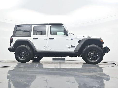 Used 2024 Jeep Wrangler Unlimited AWD/4WD image 29