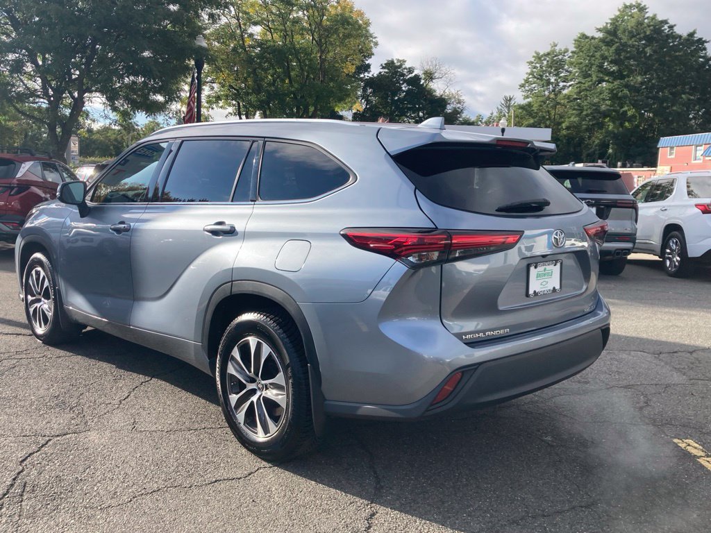 Used 2020 Toyota Highlander XLE AWD/4WD image 34