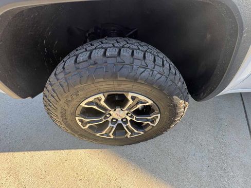 Used 2025 GMC Canyon AT4 w/ AT4 Premium Package image 36