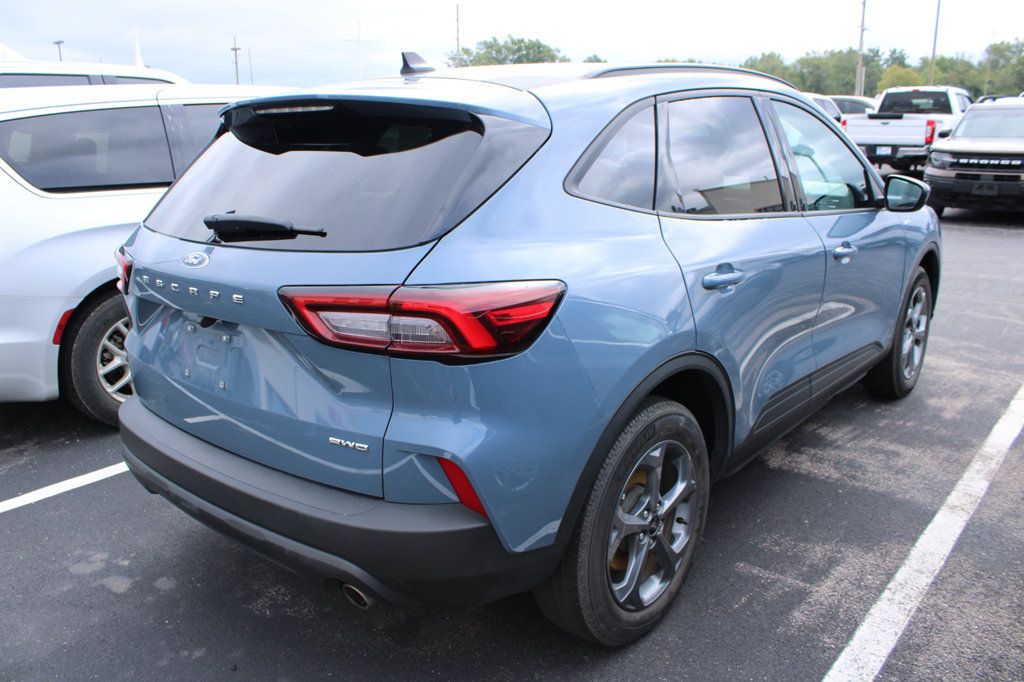 Used 2025 Ford Escape ST-Line Select AWD/4WD image 6