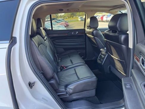 Used 2013 Lincoln MKT FWD image 11