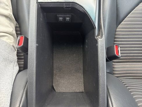 Used 2020 Toyota Camry SE image 23