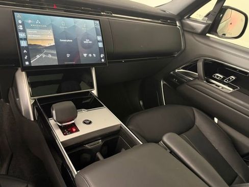 Used 2025 Land Rover Range Rover Long Wheelbase SE image 22