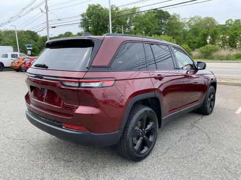 Certified 2023 Jeep Grand Cherokee Limited w/ Black Appearance Package AWD/4WD image 3