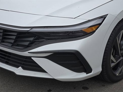Used 2025 Hyundai Elantra Sport image 6