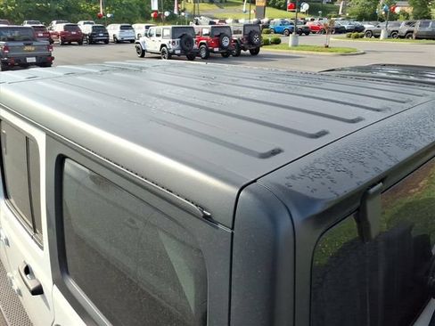 Used 2024 Jeep Wrangler Unlimited AWD/4WD image 10