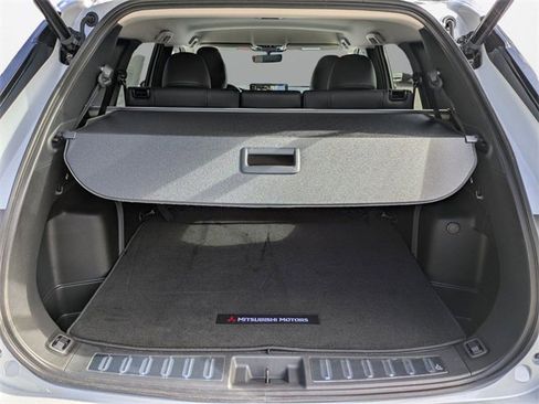 New 2025 Mitsubishi Outlander SE image 13