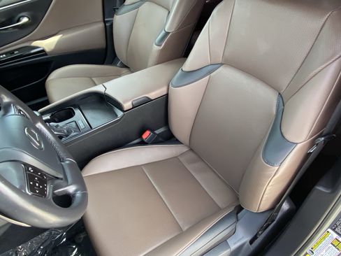 Used 2025 Lexus ES 350 w/ Accessory Package (Z2) FWD image 28