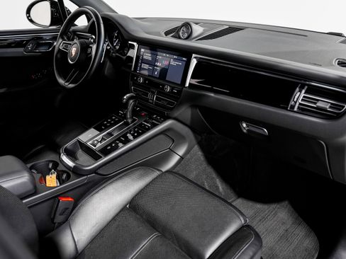 Used 2024 Porsche Macan image 24