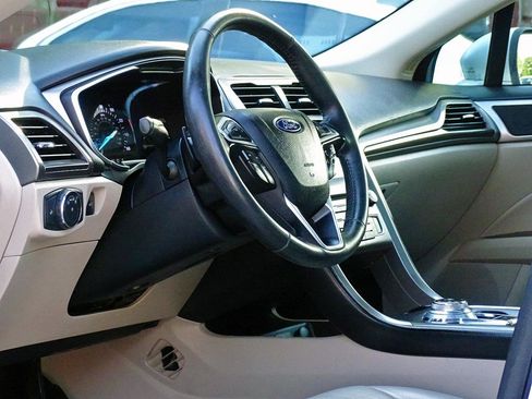 Used 2018 Ford Fusion SE w/ Fusion SE Technology Package FWD image 41