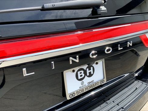 Used 2016 Lincoln Navigator L Select RWD image 30