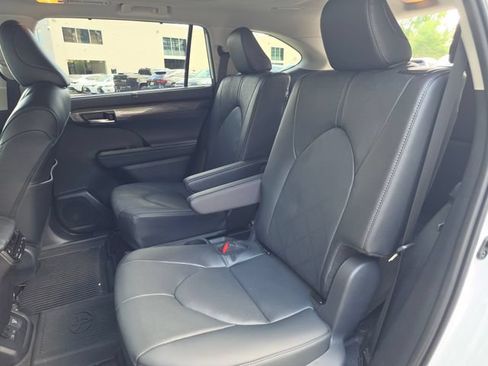 Used 2026 Toyota Highlander Platinum AWD/4WD image 9