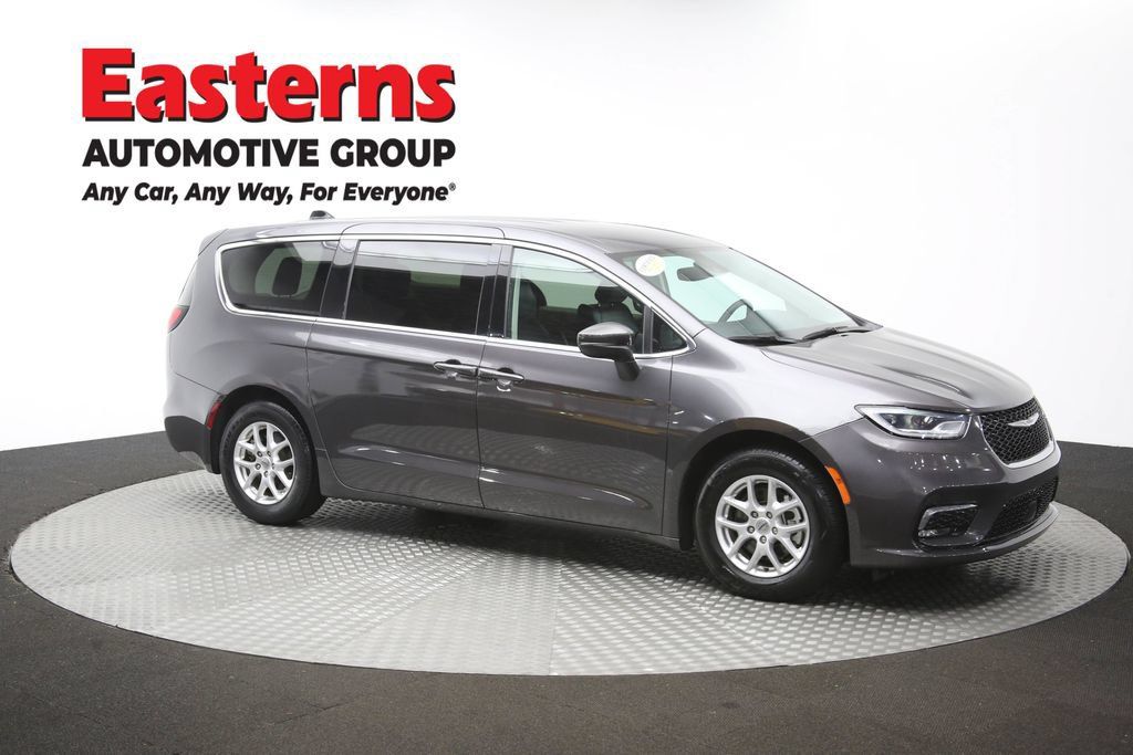 Used 2023 Chrysler Pacifica Touring-L FWD image 51