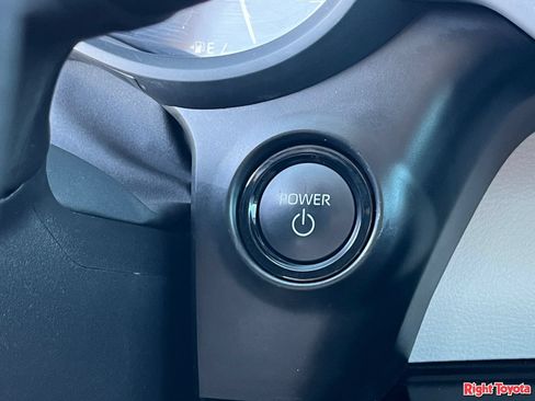 Certified 2025 Toyota Sienna XLE FWD image 27