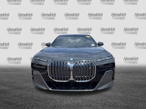 Used 2023 BMW i7 xDrive60 w/ Executive Package 2 AWD/4WD image 3