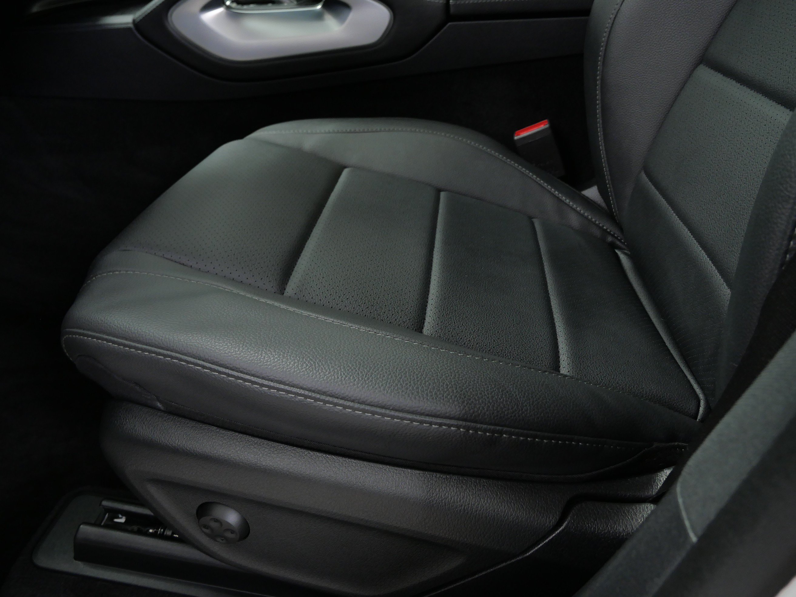 Used 2024 Mercedes-Benz GLE 350 4MATIC image 18