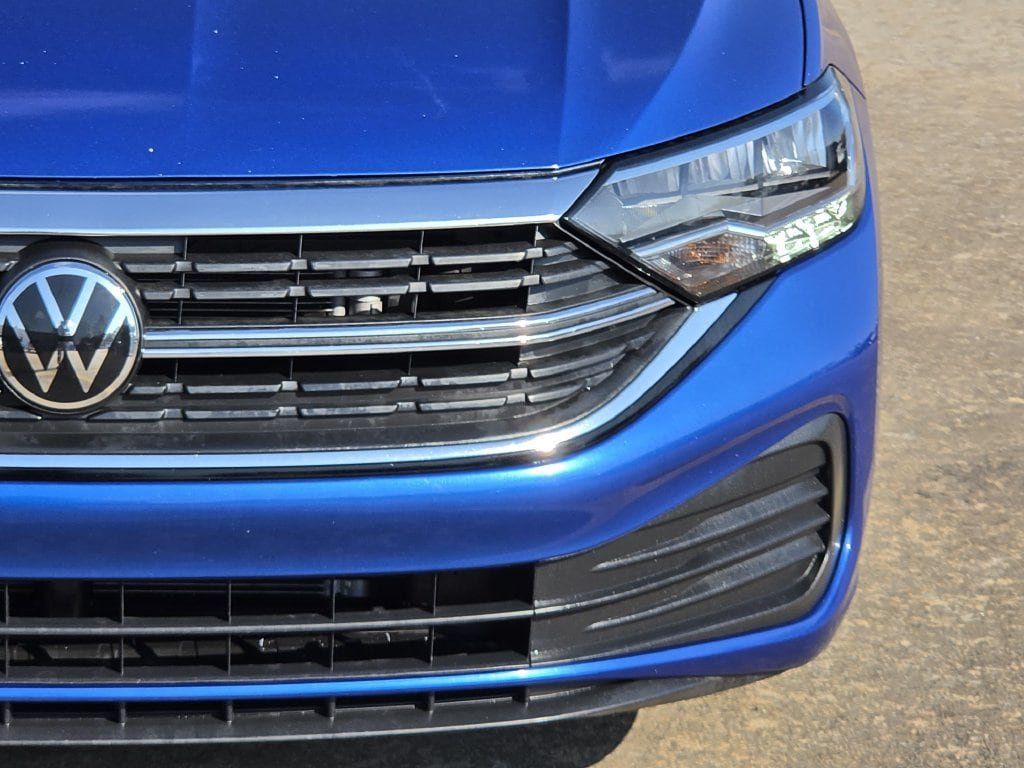 Used 2024 Volkswagen Jetta SE FWD image 4