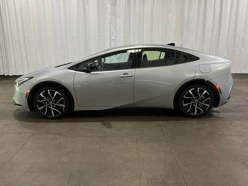 Used 2023 Toyota Prius Prime Premium FWD image 6