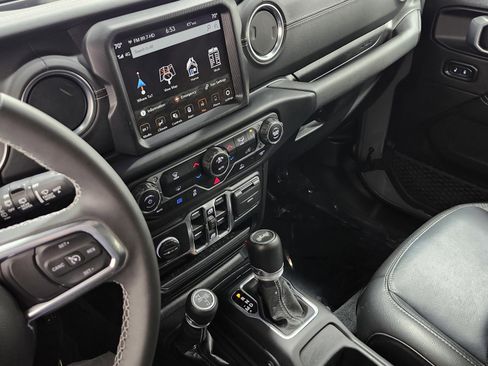 Used 2023 Jeep Wrangler Sahara image 33