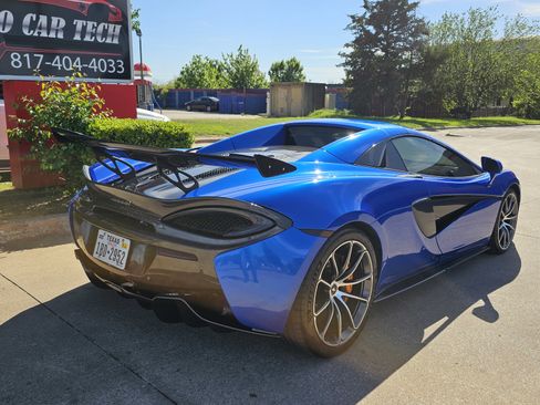 Used 2019 McLaren 570S Spider image 8